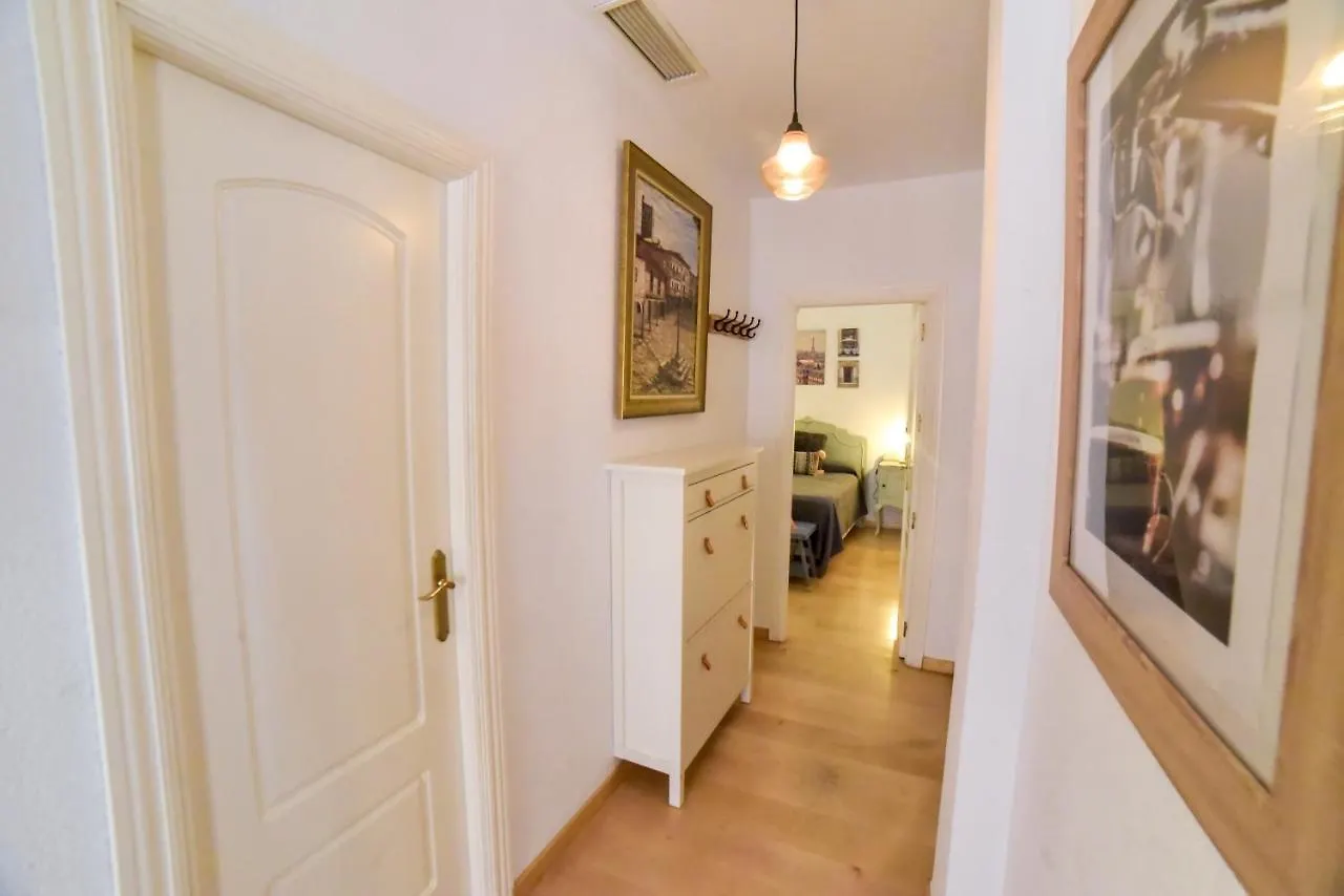 Peace, Pool & Parking At Centre Apartment Seville