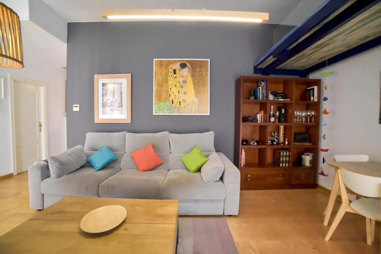 Peace, Pool & Parking At Centre Apartment Seville